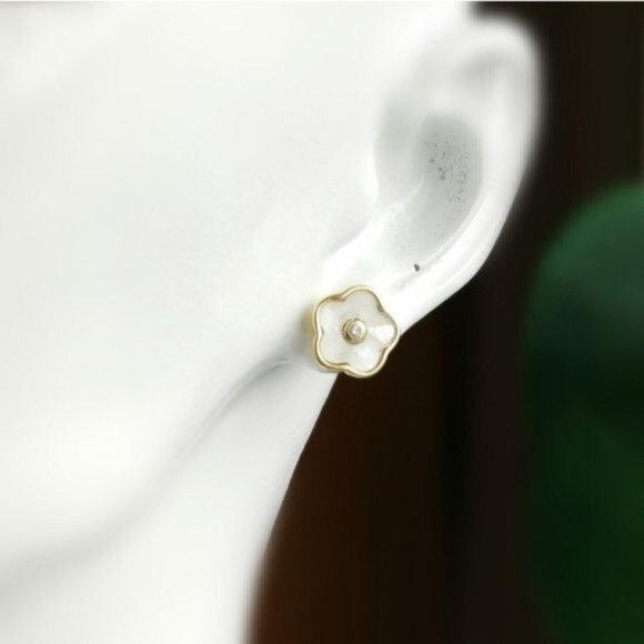 Mother of Pearl Flower earrings with diamond in 14k gold NEW - Picture 2 of 7